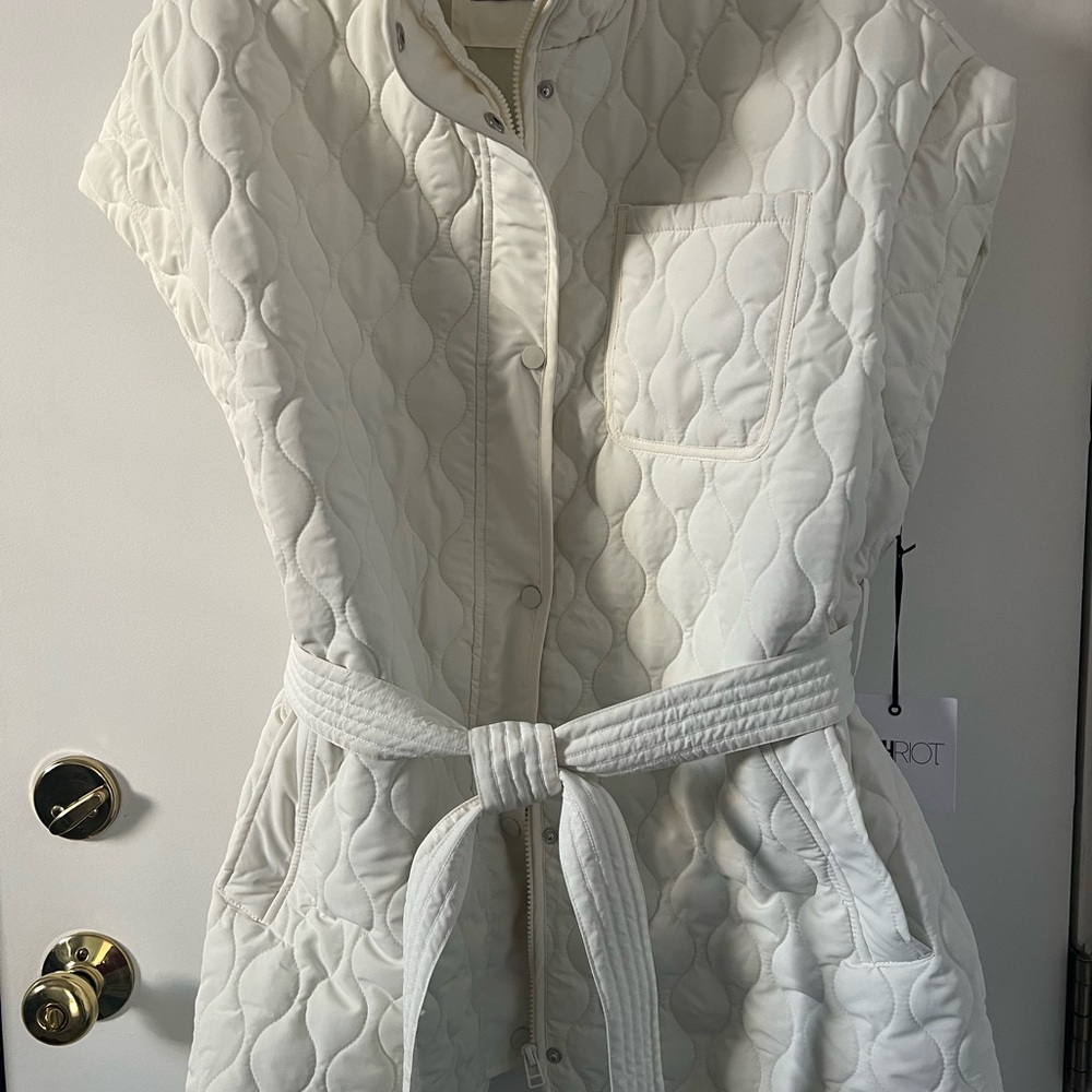 Beach Riot Ivory Quilted Vest - Picture 7 of 9